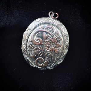 Vintage Locket Pendent - Silver tone